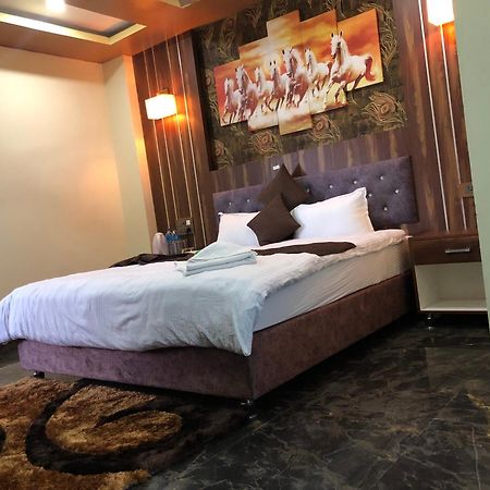 Hotel Hot Pot, Dhangadhi Zewnętrze zdjęcie