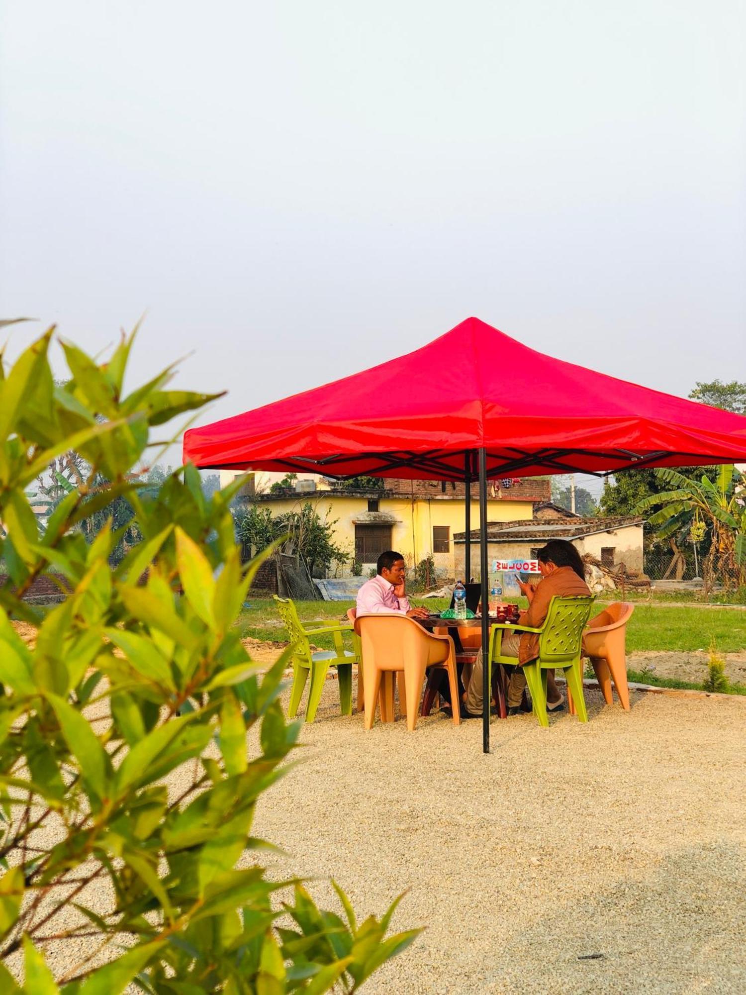 Hotel Hot Pot, Dhangadhi Zewnętrze zdjęcie
