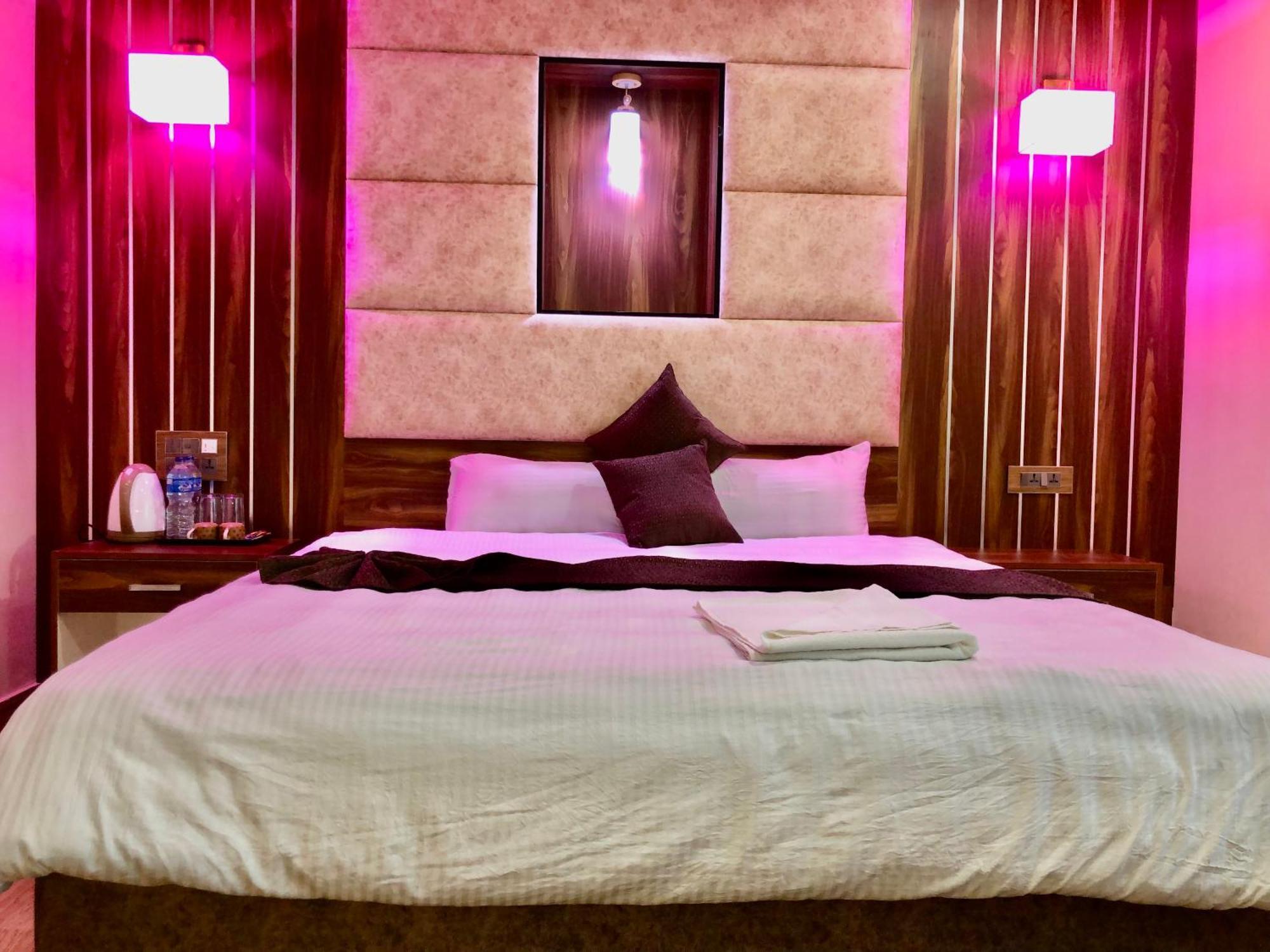 Hotel Hot Pot, Dhangadhi Zewnętrze zdjęcie