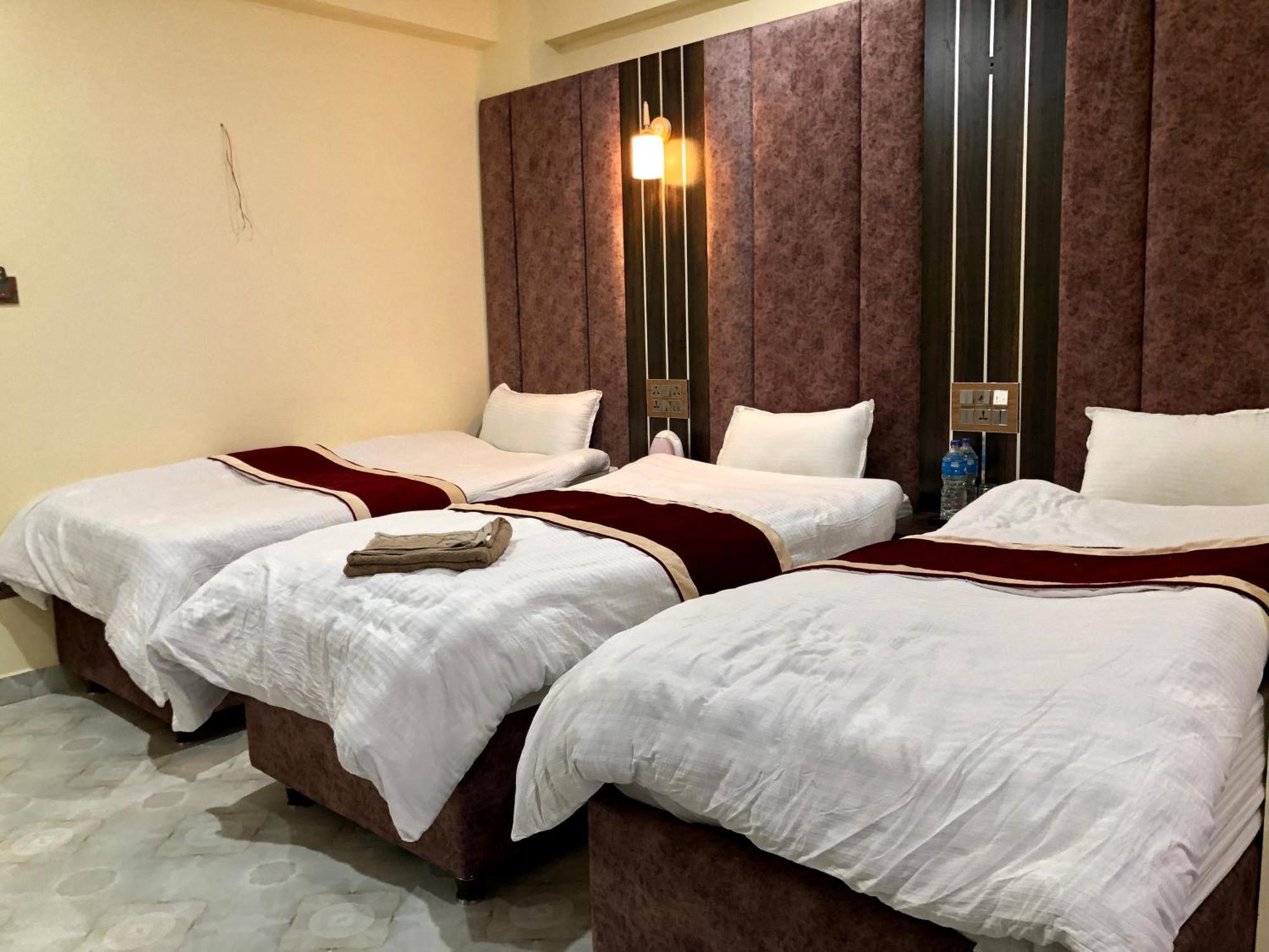 Hotel Hot Pot, Dhangadhi Zewnętrze zdjęcie