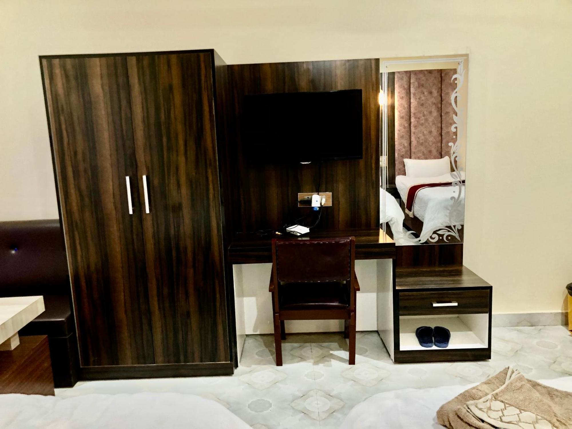 Hotel Hot Pot, Dhangadhi Zewnętrze zdjęcie