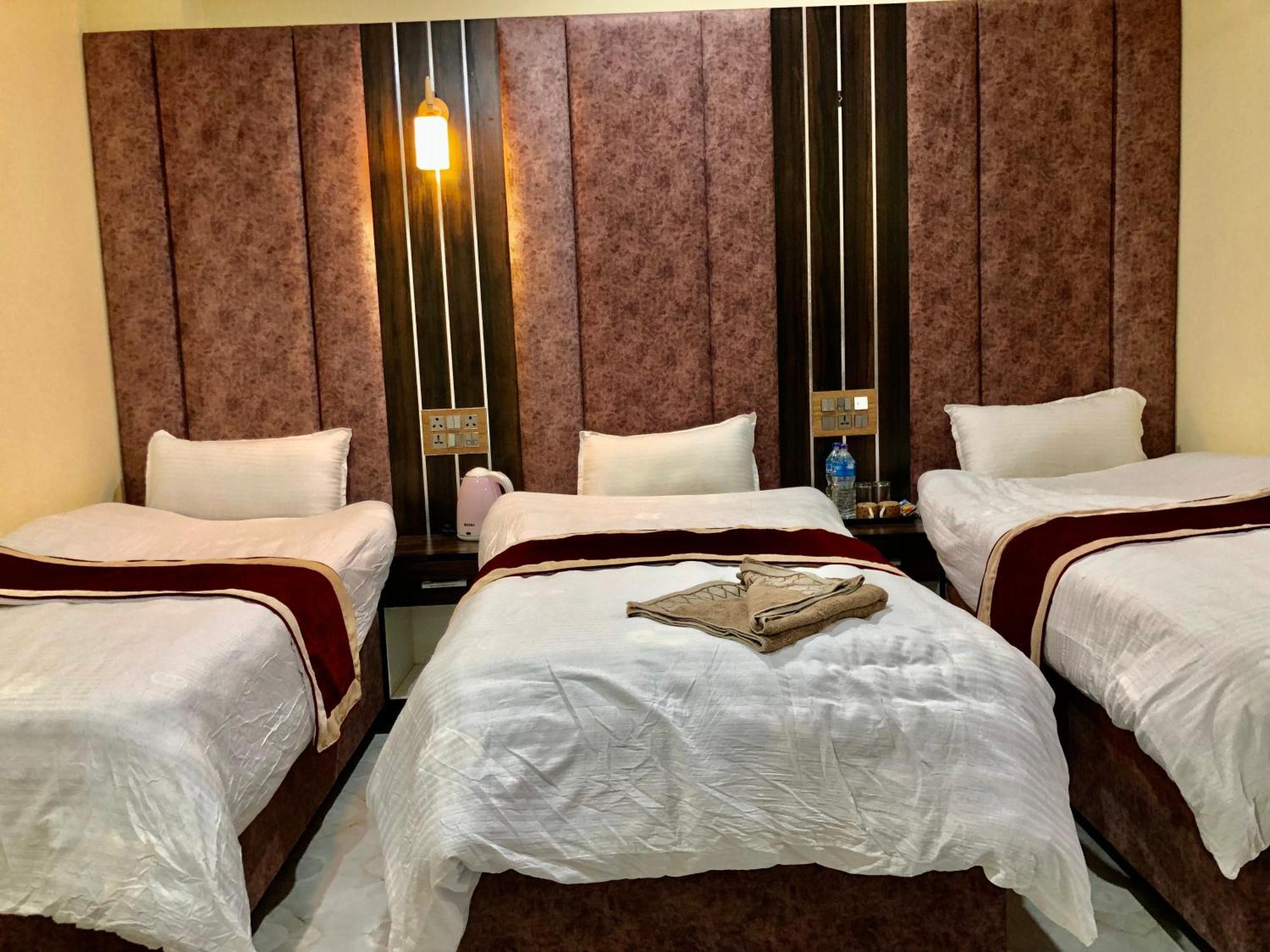 Hotel Hot Pot, Dhangadhi Zewnętrze zdjęcie
