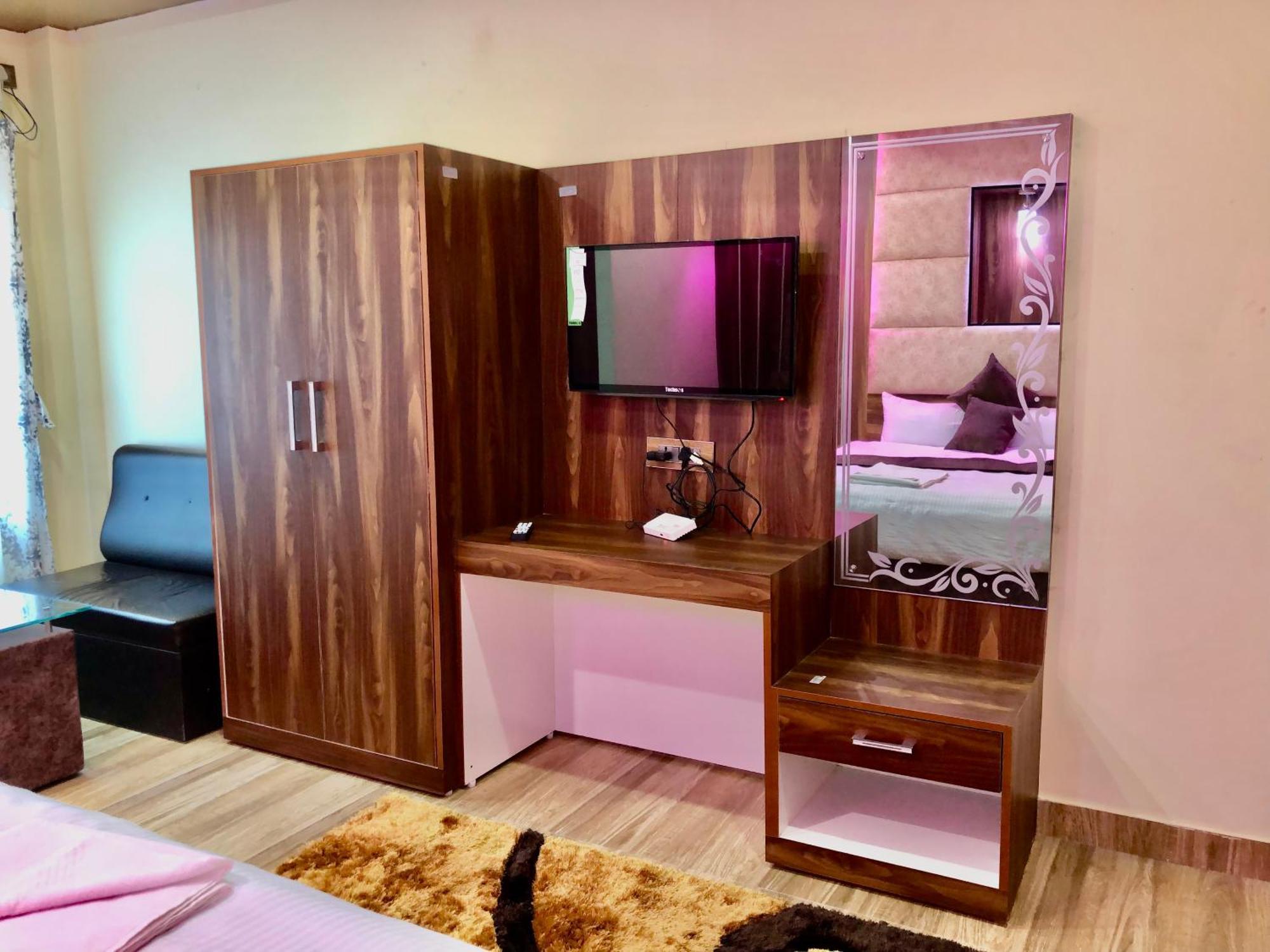 Hotel Hot Pot, Dhangadhi Zewnętrze zdjęcie