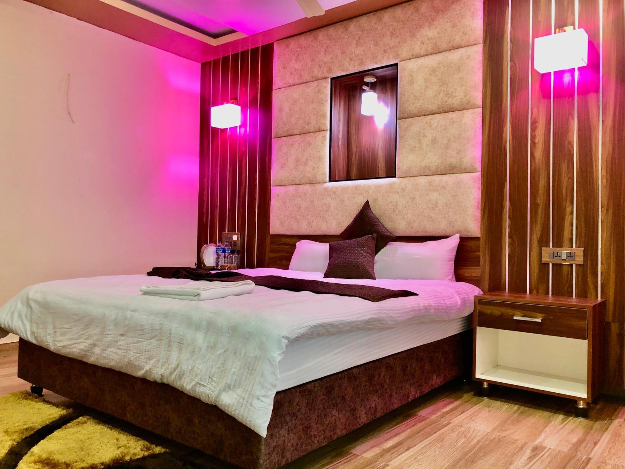 Hotel Hot Pot, Dhangadhi Zewnętrze zdjęcie