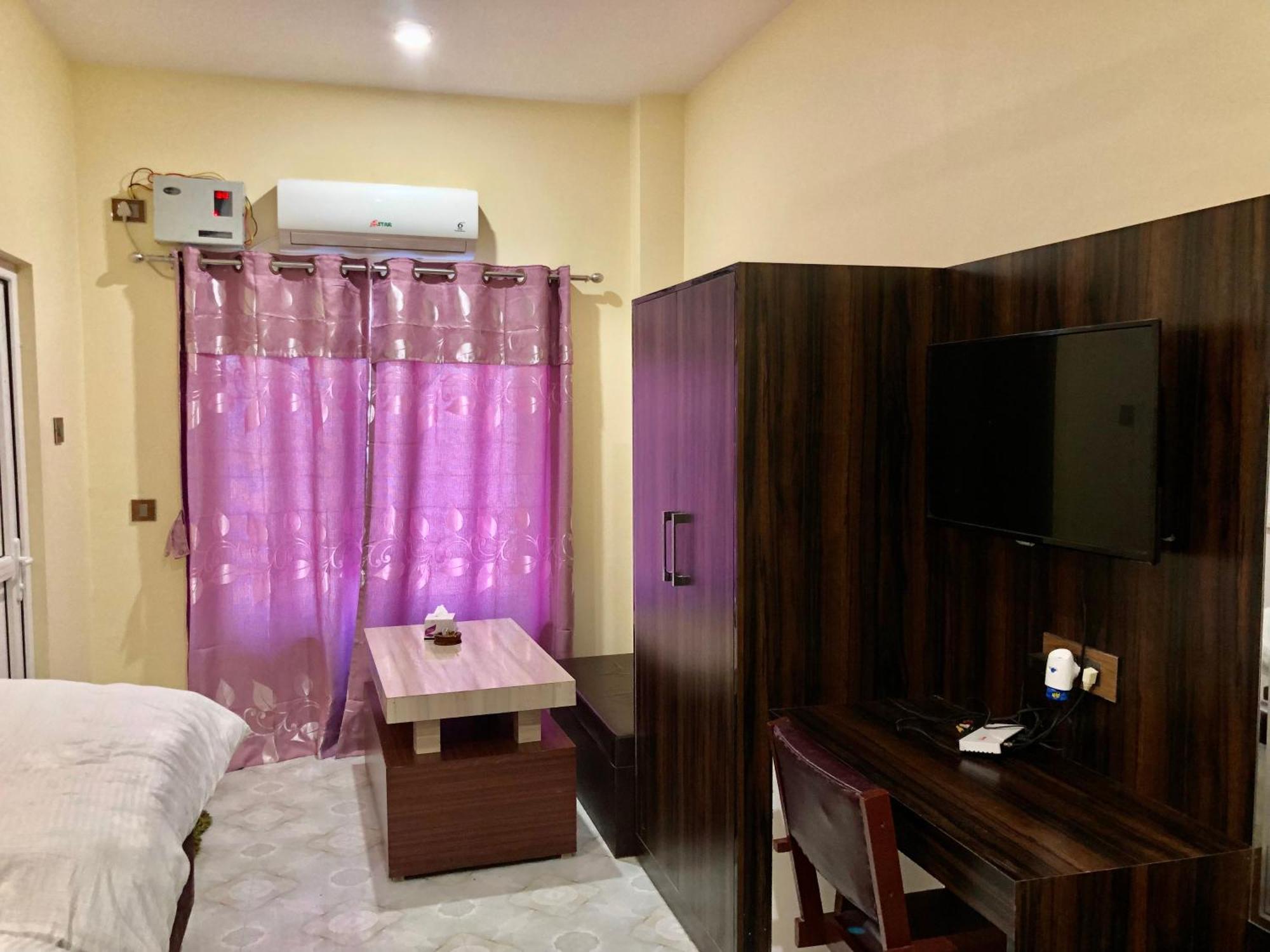 Hotel Hot Pot, Dhangadhi Zewnętrze zdjęcie